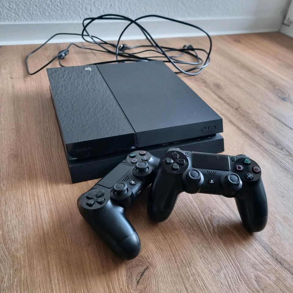 PlayStation 4 500GB inkl. 2 Controller in Sindelfingen
