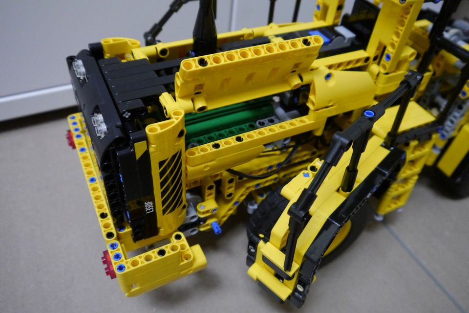 Lego Technic 42030 Volvo L350F Radlader in Krefeld