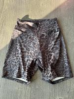 GYMSHARK Short Leggings Radler M Animal Scrunch Leo Tights Nürnberg (Mittelfr) - Südoststadt Vorschau