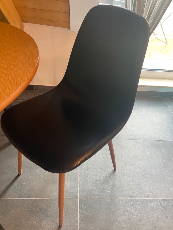 Esstisch 105cm +4 Stühle in Aschersleben