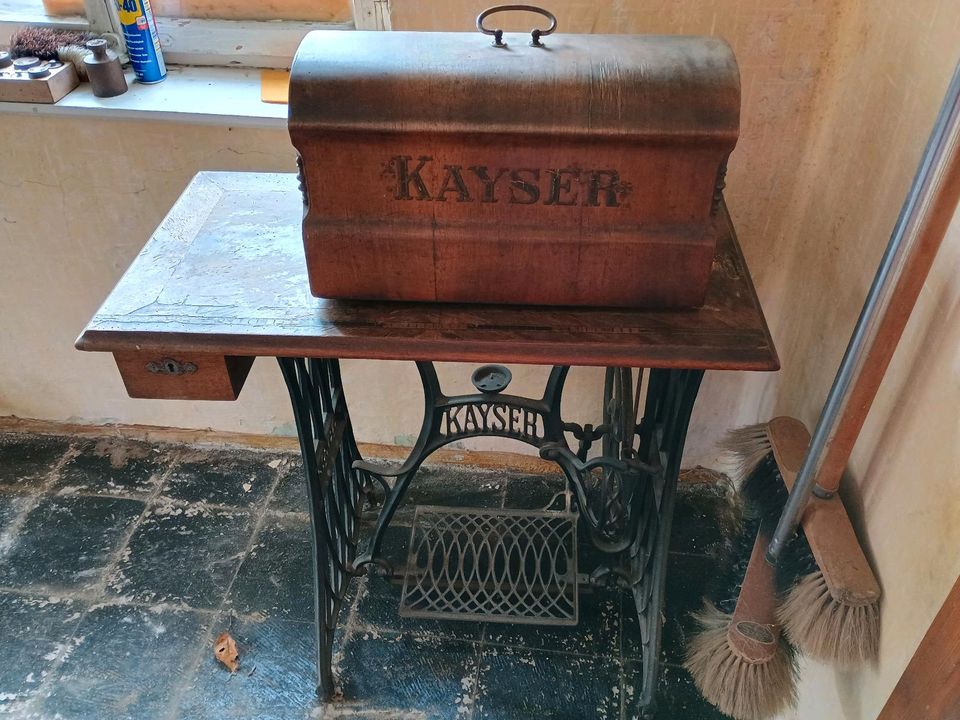 Kayser-Nähmaschine in Chamerau