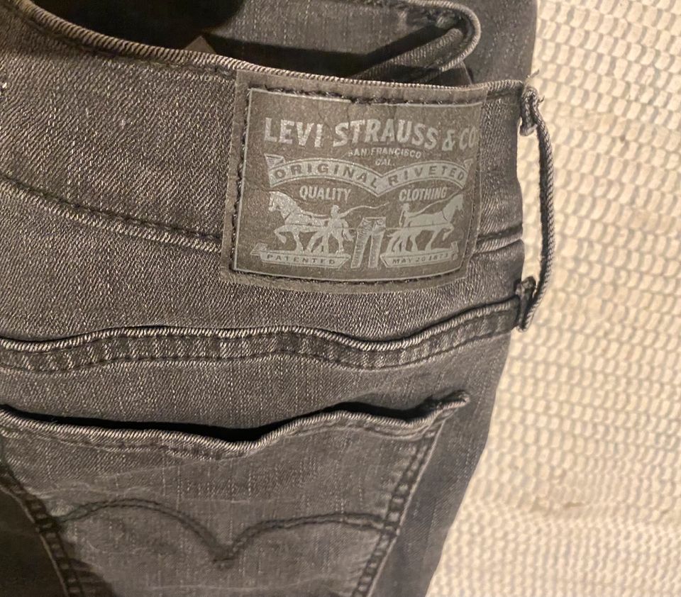 Levi’s Jeans Black Used Look Gr. 36 in Nürnberg (Mittelfr)