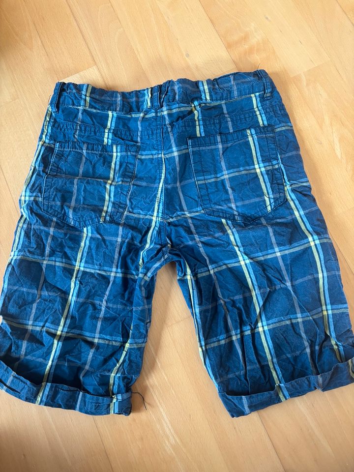 Shorts kurze Hose Gr. 140 blau kariert leichter Stoff in Achstetten