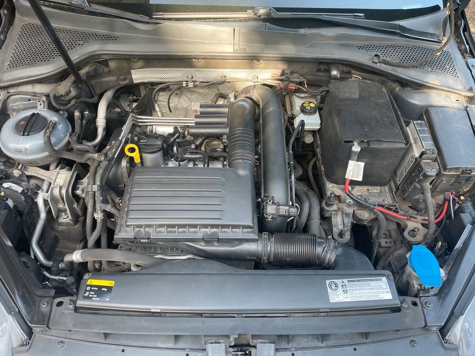 VW Golf 7 1.2 Bleutooth LED ParkPilot 2-Zonen Klimaautomatik in Versmold