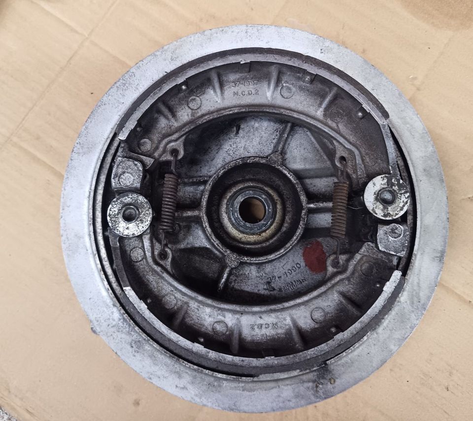 BSA A65 TLS Bremsankerplatte - brake plate - die große mit 8 Zoll in Sassenburg