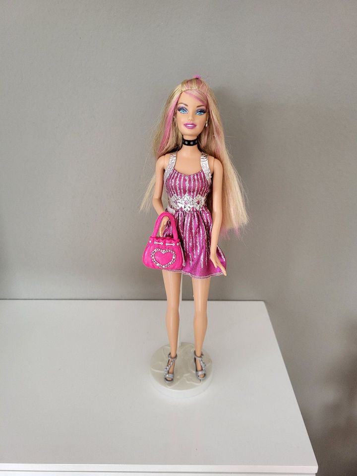 Mattel Barbie  4 wunderschöne Puppen  Rosen - Schmetterling usw.. in Tiefenbach Kr Passau