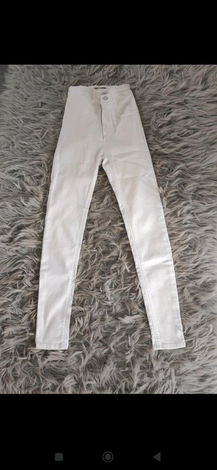 Weiße Jeans in Empfingen
