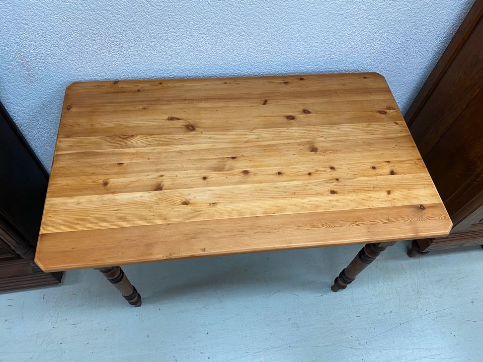 Antiker Esstisch kleiner Tisch Weichholz  Küchentisch Gründerzeit in Völklingen