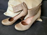 Pumps mit Fesselriemen Gr 40 beige 5th Avenue Herzogtum Lauenburg - Berkenthin Vorschau