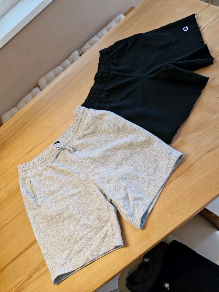 2 Sweat Shorts Champion & H&M in Müllheim