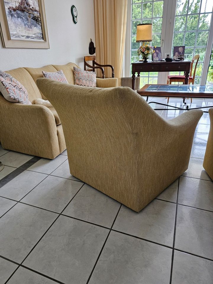 Couchgarnitur Sofa Couch Stoff in beige mit Sesseln in Ratingen
