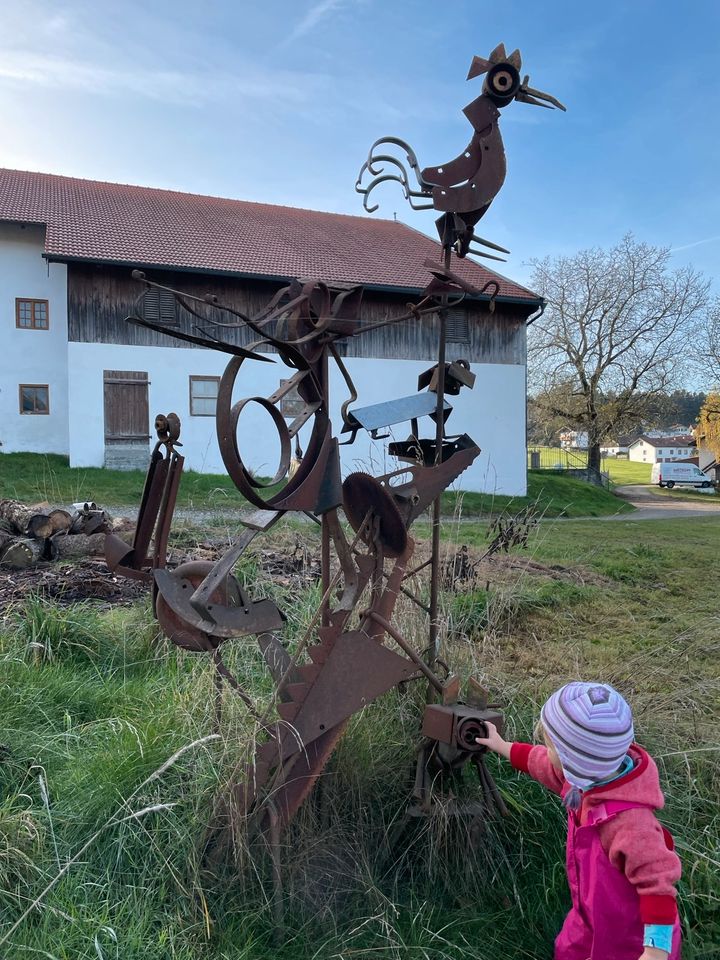 Schrott Skulptur Kunst Tiere Tierarzt Schild in Bad Endorf