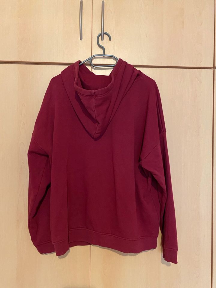 Bordeauxroter Pullover in Geseke