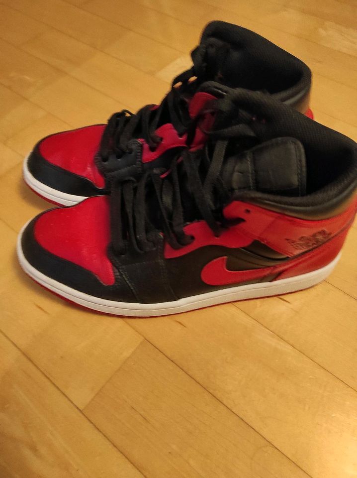 Nike Air Jordan rot schwarz Größe 8.5 in Neuburg am Rhein