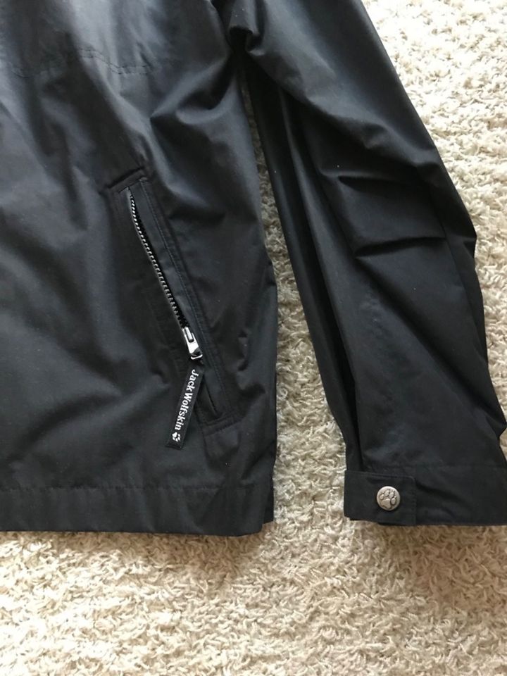 Jacke von Jack Wolfskin, schwarz in Hamburg