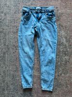 Jeans Hose ZARA Gr. 152 hellblau stonewashed Nordrhein-Westfalen - Leichlingen Vorschau