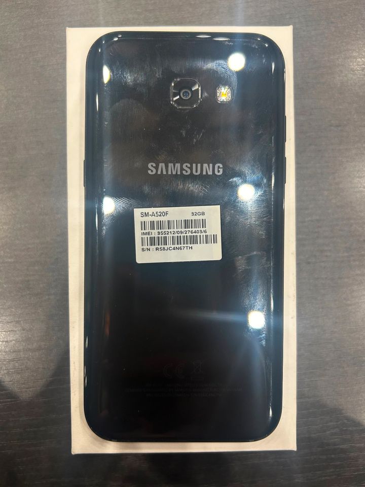 Samsung Galaxy A5 in der Farbe Schwarz, 32GB mit Zubehör in Sontra
