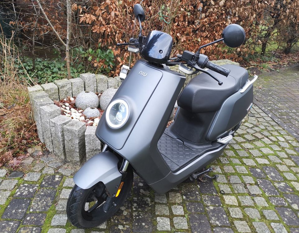 NIU N Sport 45 km/h E Roller E Scooter 1.500 Watt 29 Ah Akku in Hamburg