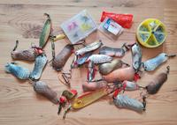 Großes Angelzubehör-Set aus DDR-Zeit – Blinker, Vorfächer, Haken Brandenburg - Bad Belzig Vorschau