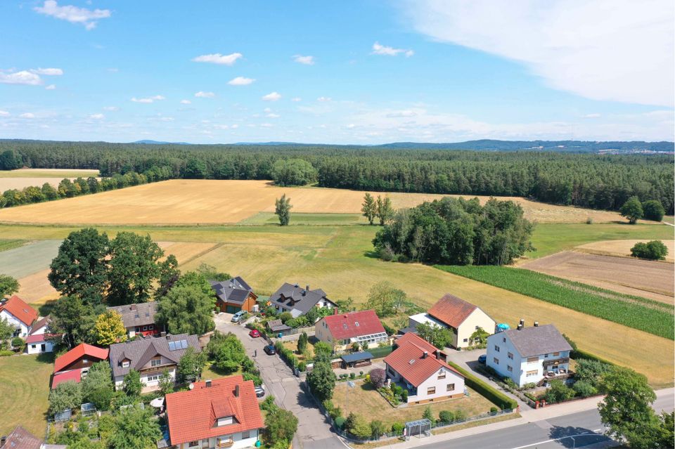 Ländliches Einfamilienhaus: Ruhe und Privatsphäre garantiert - Teilrenoviert und in ruhiger Sackgasse in Pyrbaum