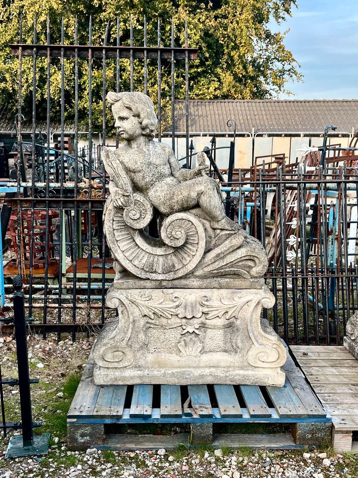 Antik XXL 1/2 Engel Putte Skulptur Figur Steinguß Sockel Garten in Mönchengladbach