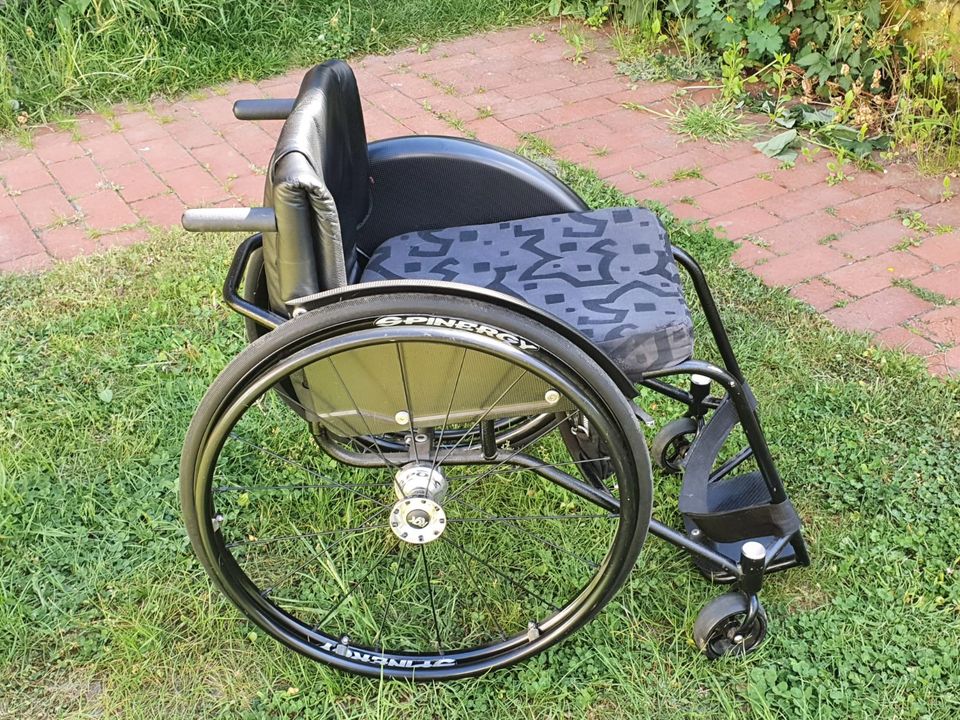 Rollstuhl RGK Titanium in Salzwedel