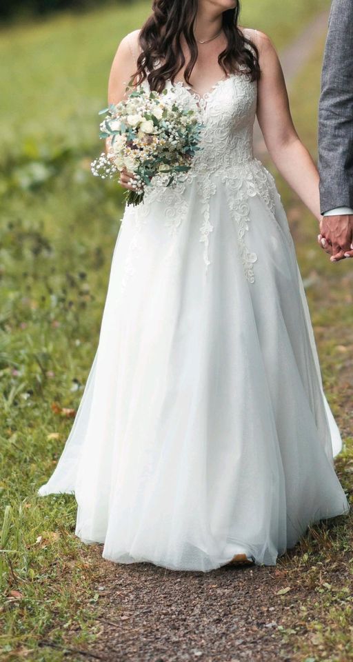 Brautkleid / Hochzeitskleid Größe 38 in Vörstetten