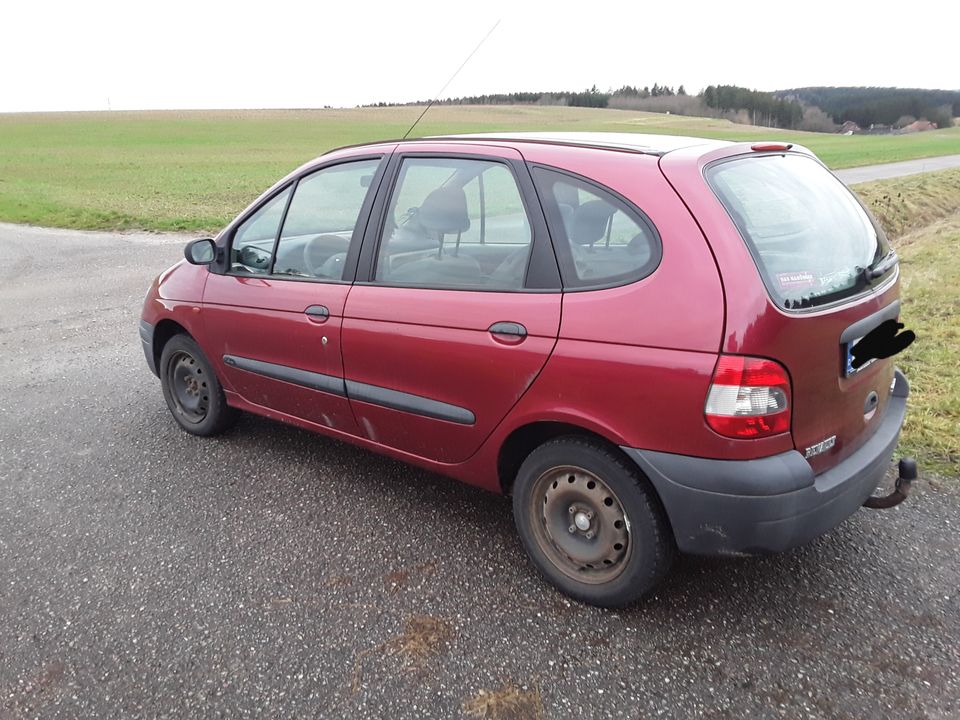 Renault Scenic Motor schaden. in Epfendorf