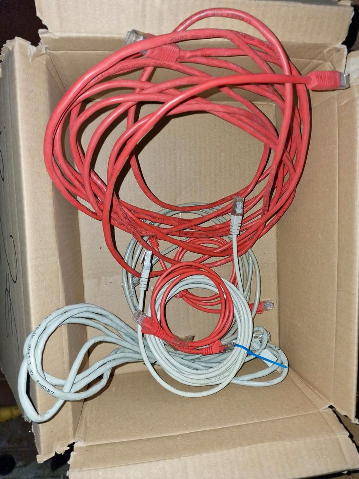 Diverse Kabel für Büro, Telefon, Computer etc. in Neumünster