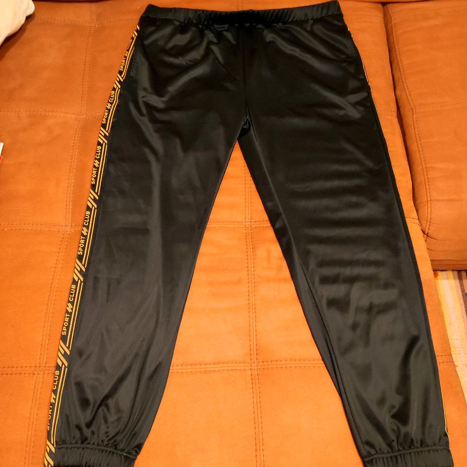 Jogginghose, Gr. 4 XL in schwarz, neu in Brandenburg an der Havel