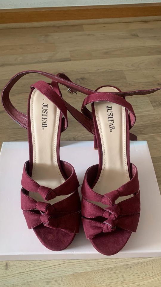 JustFab Weinrot Absatzschuhe, Burgundy High Heels 40/41 in Düsseldorf