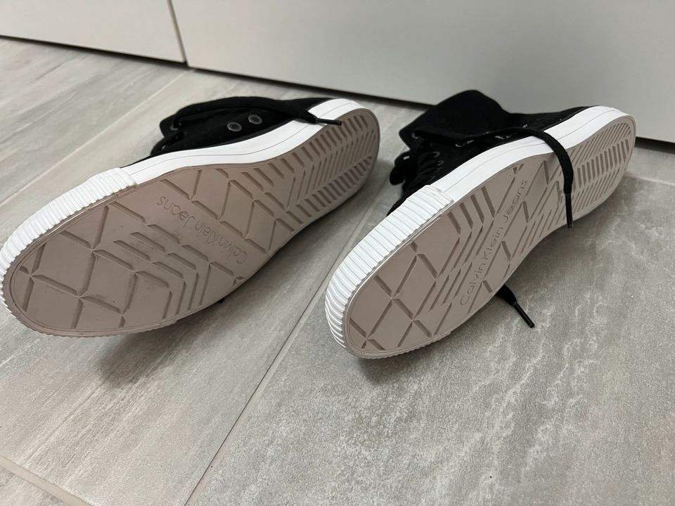 Herrenschuhe Sneaker Gr. 43 schwarz NEU in Friedrichshafen