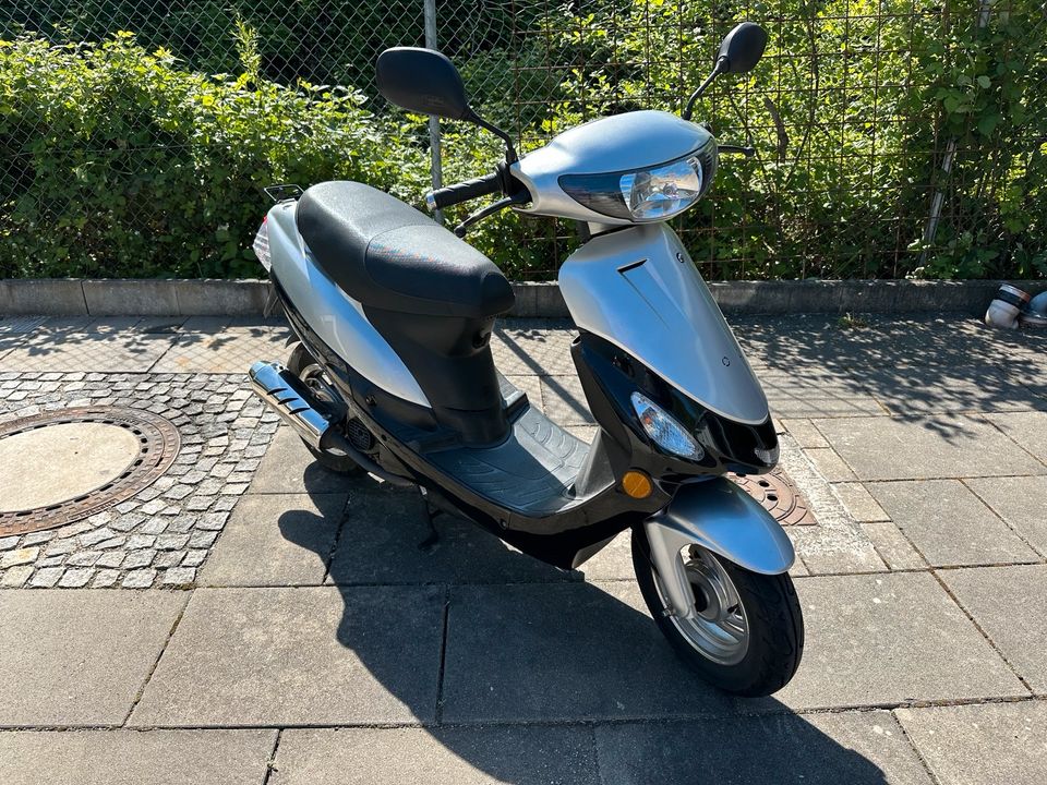 Qingqi 50 ccm Roller mit 4552 KM und Topcase in Elchingen