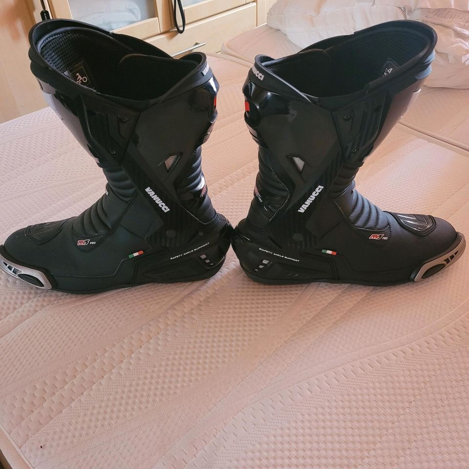 Motorrad Stiefel in Sankt Augustin