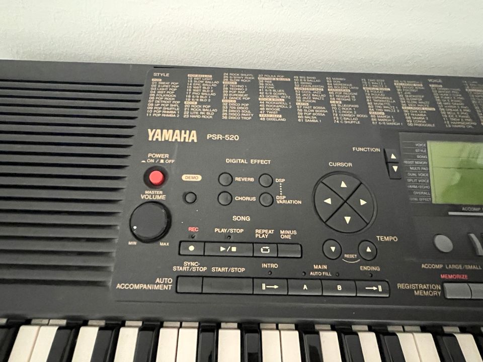 Casio PSR-520 Synthesizer in Berlin