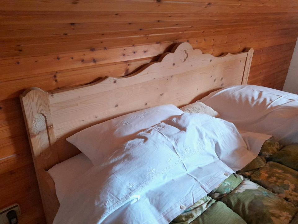 Voglauer Ehebett Anno 1900 hell, Bett in Freiburg im Breisgau