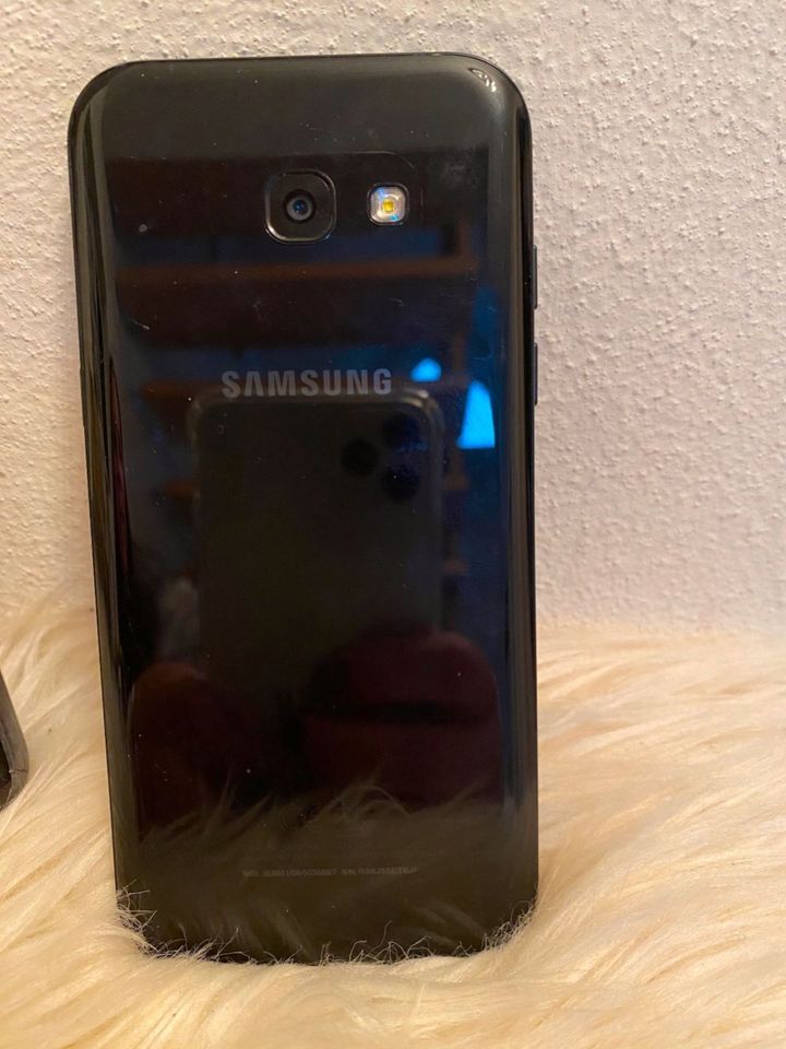 Samsung Galaxy A5  32 GB Schwarz Smart Phone Handy in Erbach