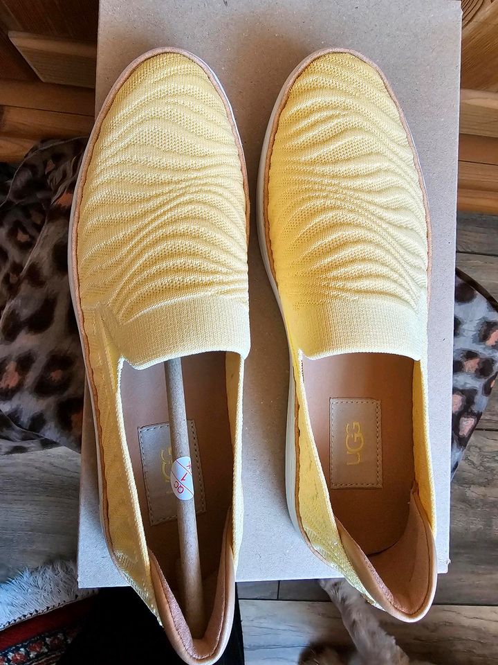 !NEU! UGG Damen Slipper, Schuhe, gelb, Gr;38 NEU, NP: 109,95€ in Schmelz