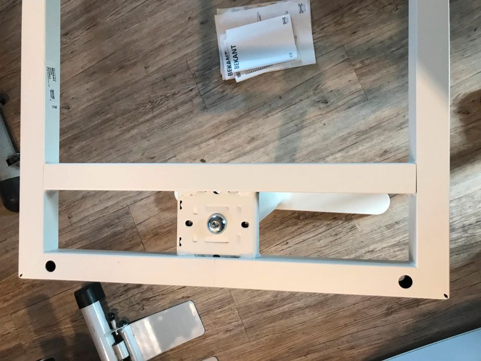 Untergestell für Tischplatte Ikea Bekant 120x80 in Wadgassen