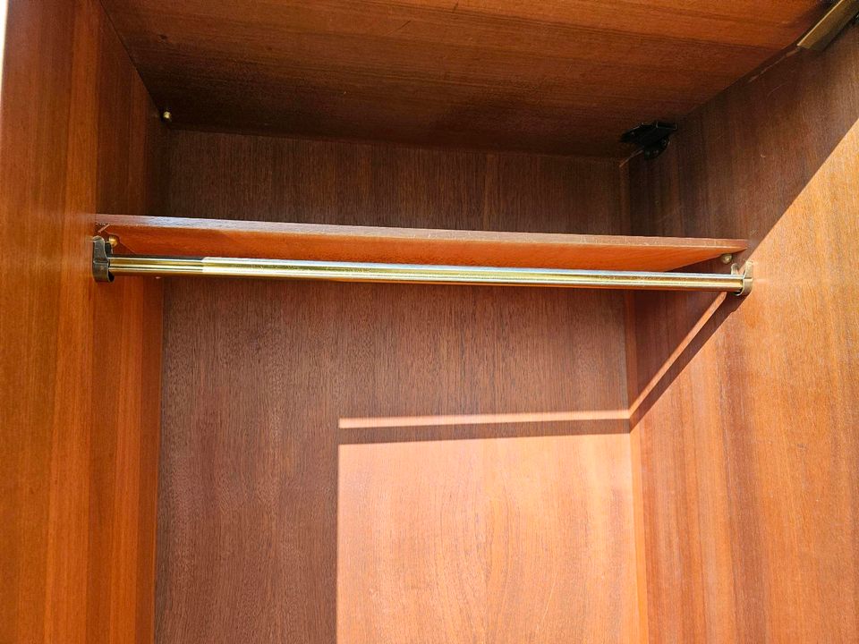 Kleiderschrank Schrank Cabinet Glastüren Vorhang Vintage 50er in Nordstemmen