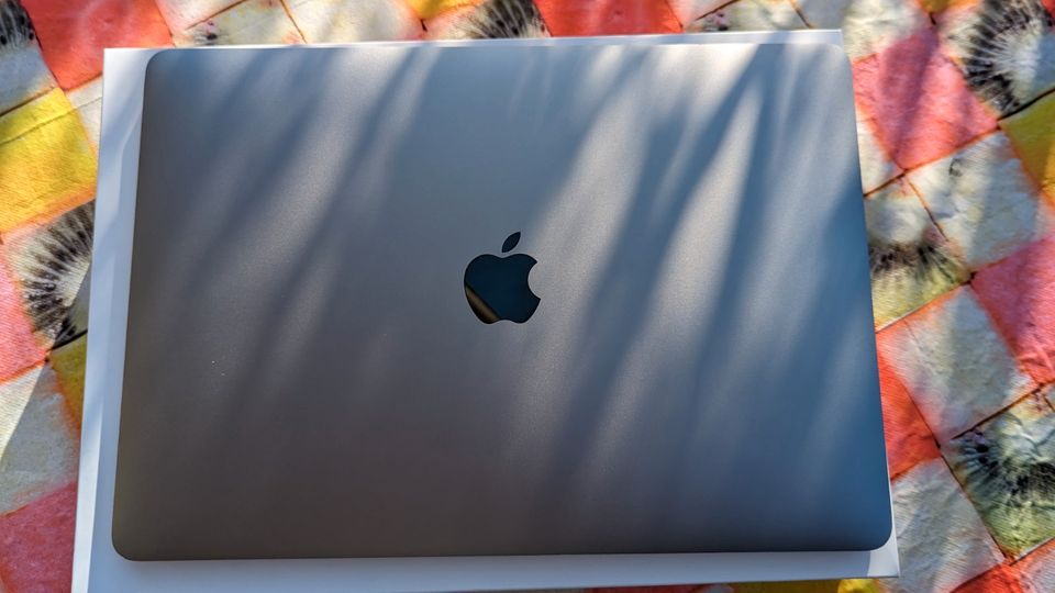 Apple Macbook Pro 13 2016 Touchbar i5 /8GB/256 GB SSD Top Zustand in Mengen