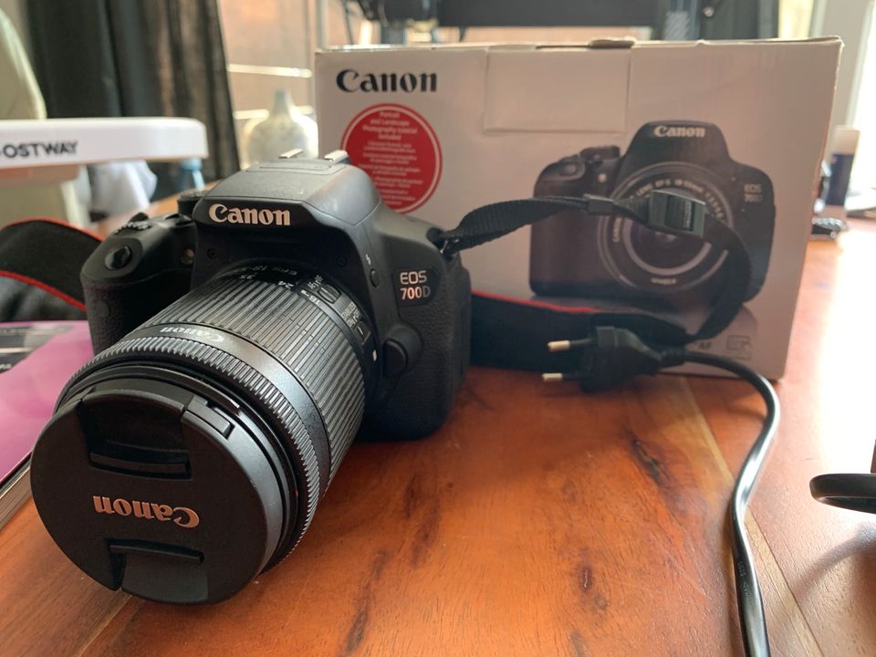 Canon EOS 700D mit Standardobjektiv in Augsburg