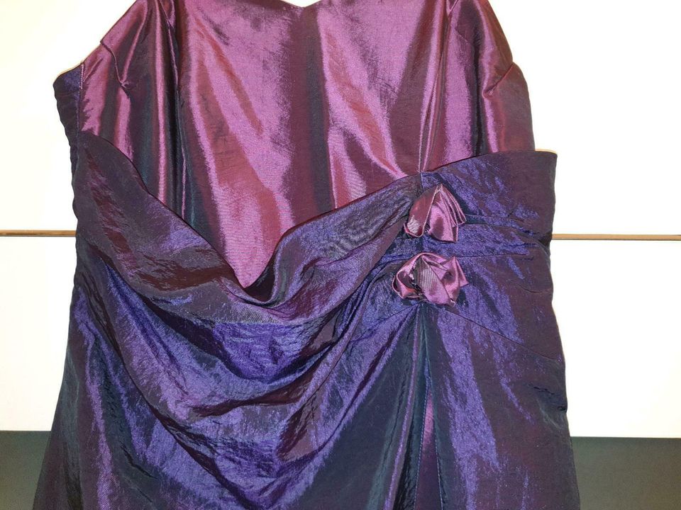 Schickes Abendkleid von LE KRESS, Gr. 46 in Bellenberg