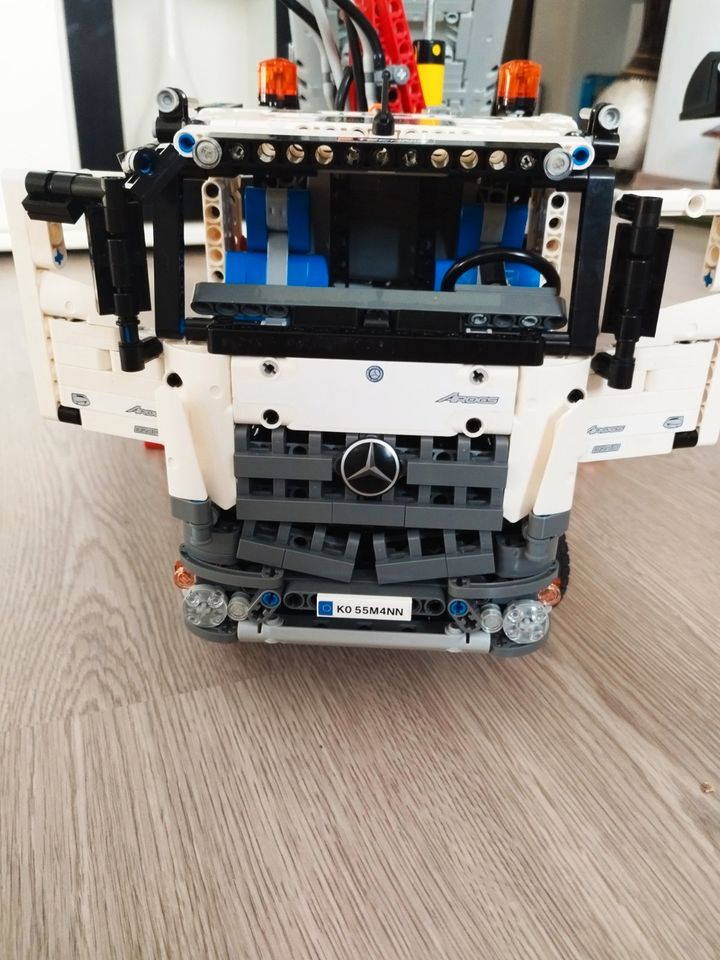 Lego Technik 42043 Mercedes Actros Lkw mit Baggerschaufel-Kran in Lindenfels