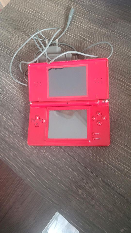 Nintendo DS Bildschirm wackelt, funktioniert aber. in Nördlingen