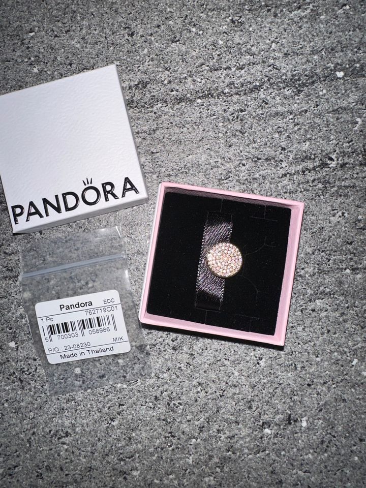 Pandora Rundes Pavé-Charm in Karlsruhe