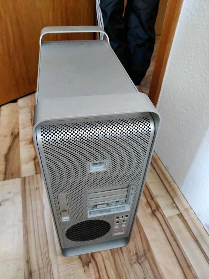 alter apple computer in Freiburg im Breisgau