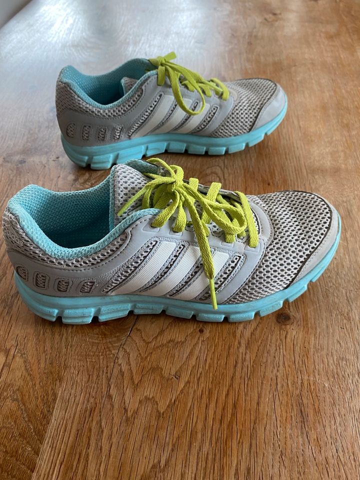 adidas Laufschuhe grau mint in Neustadt