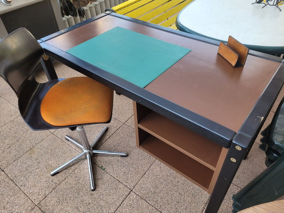 Flötotto Schreibtisch retro mit Drehstuhl; optional mit Schränken in Elzach