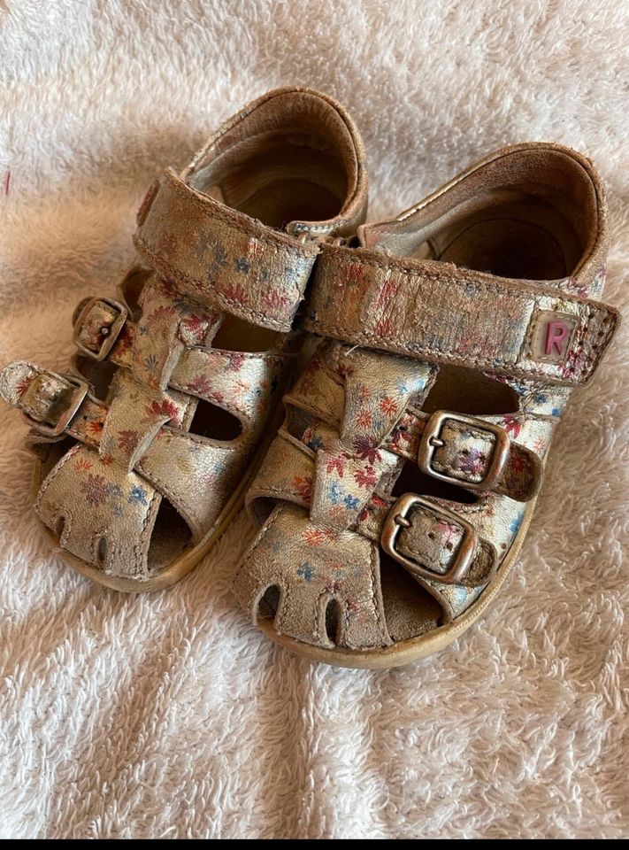 Richter Sandalen gr 25 zu verschenken in Berlin